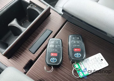 2021 Toyota Sienna Xle z USA, uszkodzony, nr VIN 5TDYRKEC5MS003826